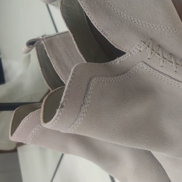 SAM EDELMAN MATHIA IVORY SUEDE BOOTIES SIZE 8 - Picture 6 of 10